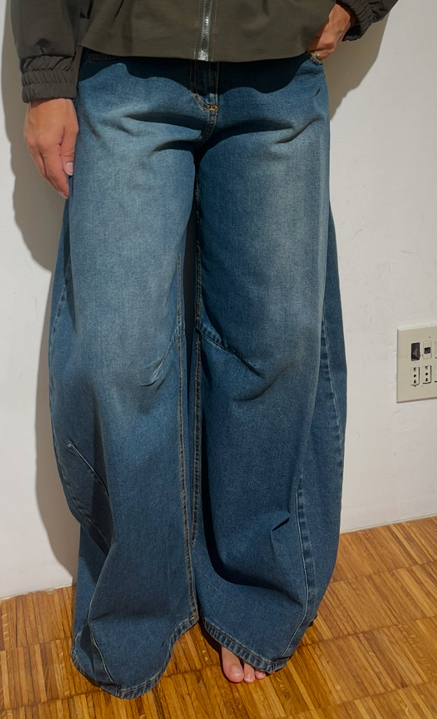JEANS BARREL TENSIONE IN