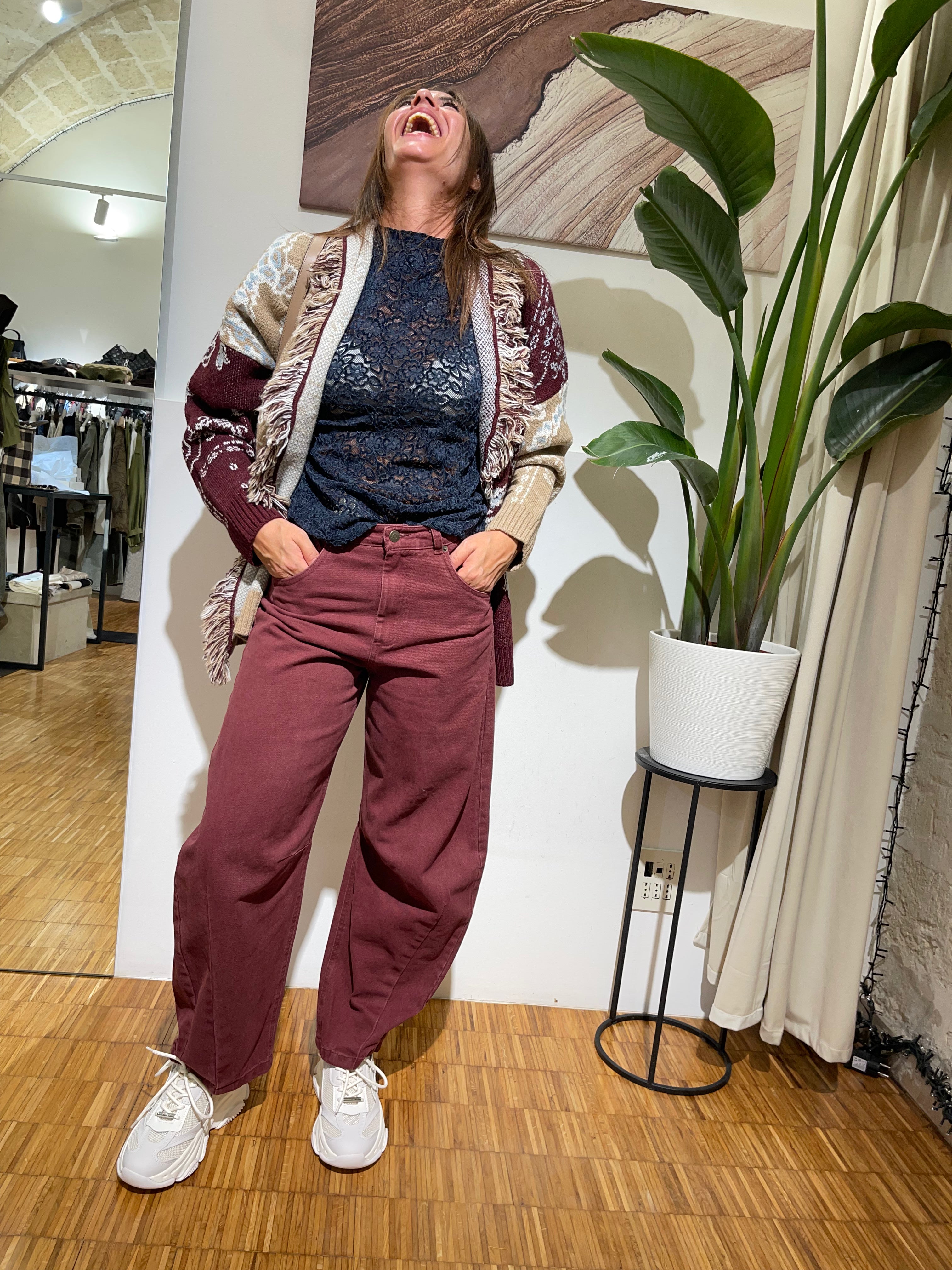 JEANS BORDEAUX BARREL TENSIONE IN