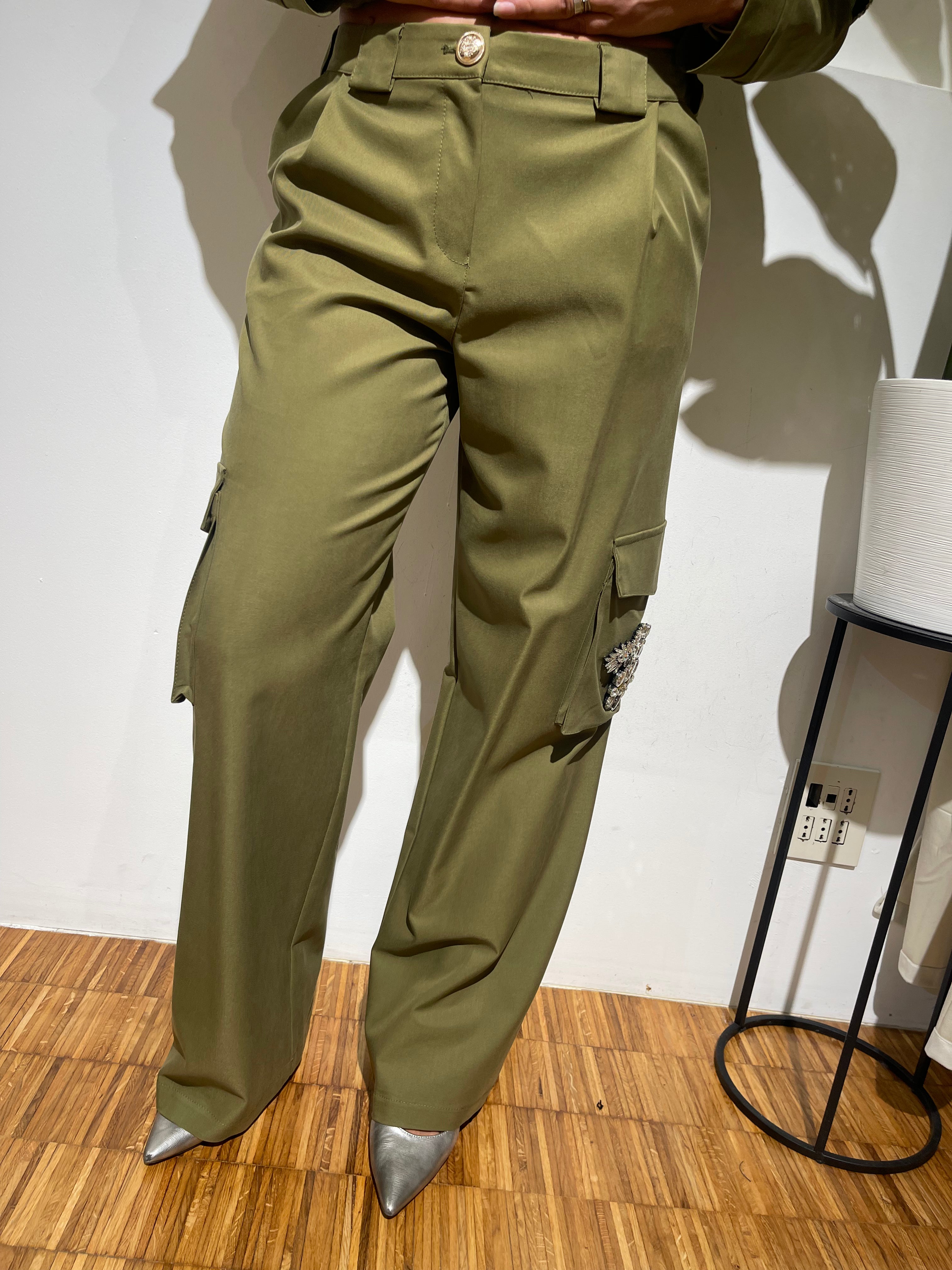 PANTALONE PALAZZO CON APPLICAZIONI