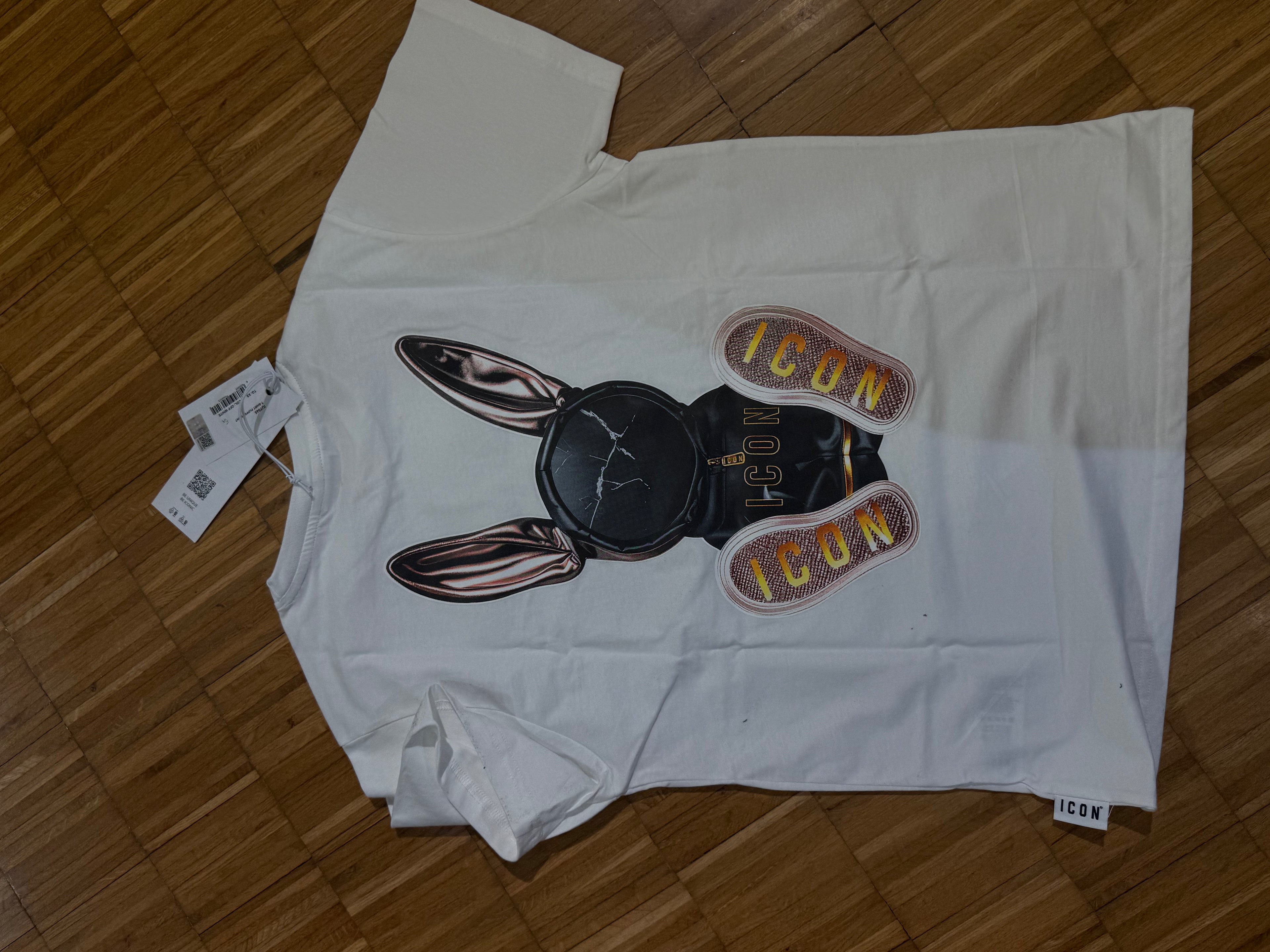 ICON T-SHIRT PUPPET PRINT