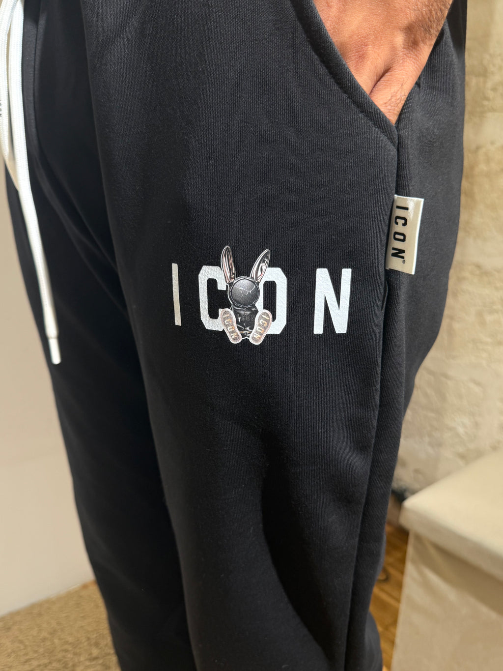 ICON JOGGER PUPPET PRINT