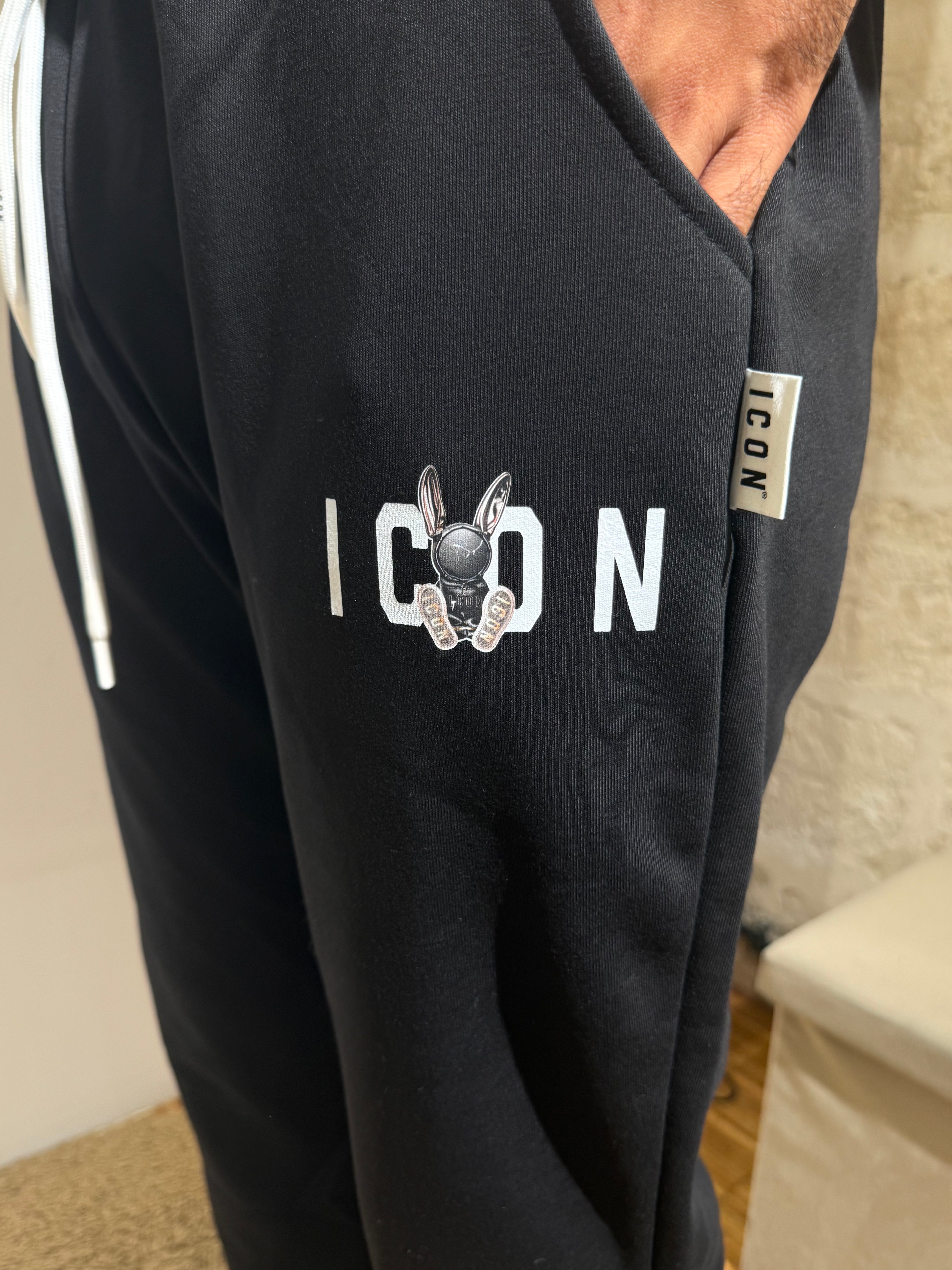 ICON JOGGER PUPPET PRINT