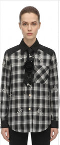 CAMICIA CON CRAVATTA E APPLICAZIONI